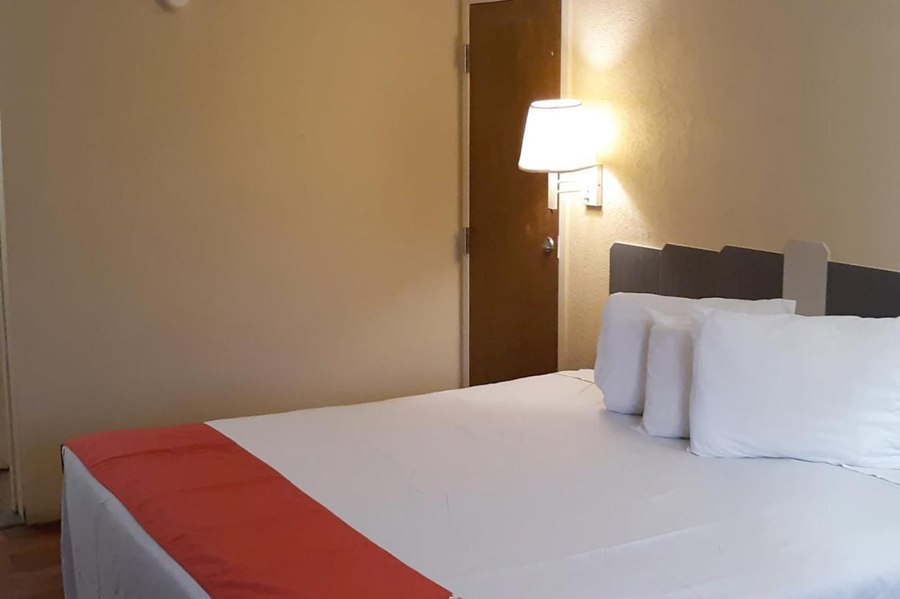 Super Value Inn Valdosta Buitenkant foto